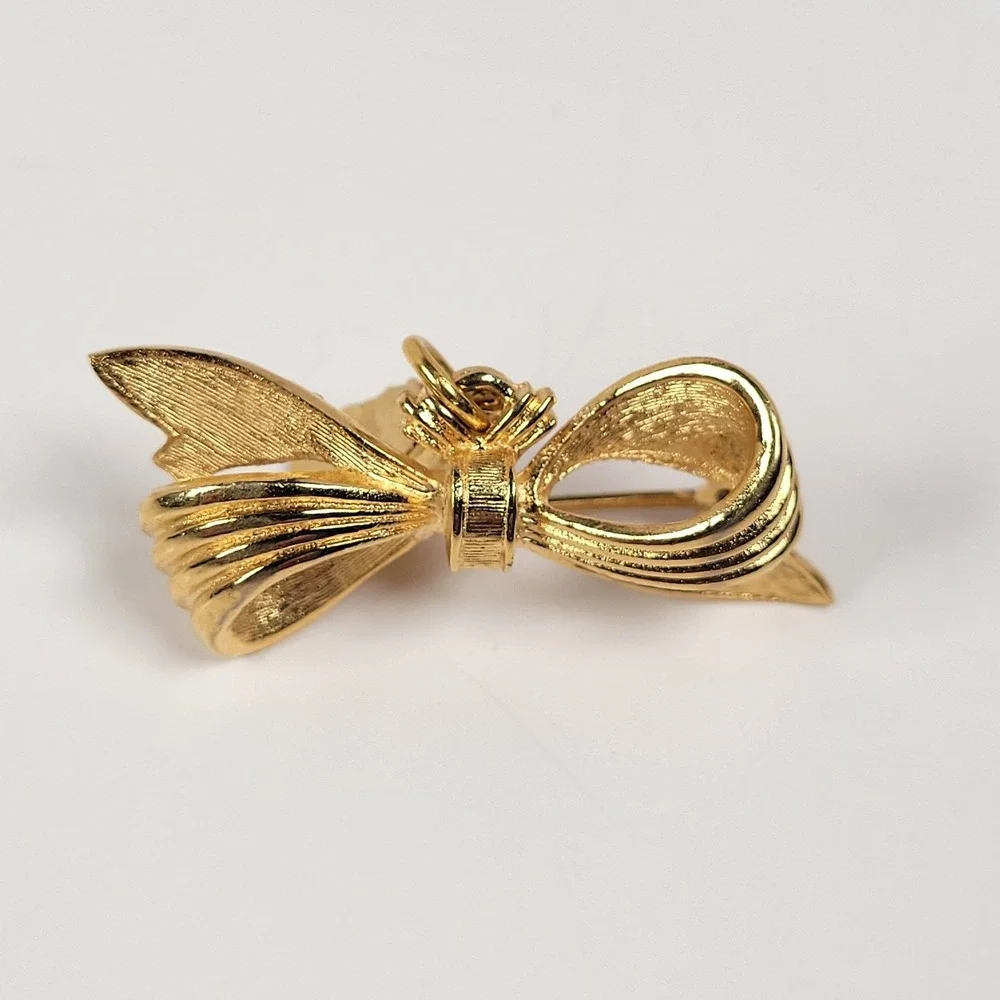 Vintage Corocraft Bow Shoe Dangle Brooch‎ Pin Gold Tone Rhinestone Jewelry